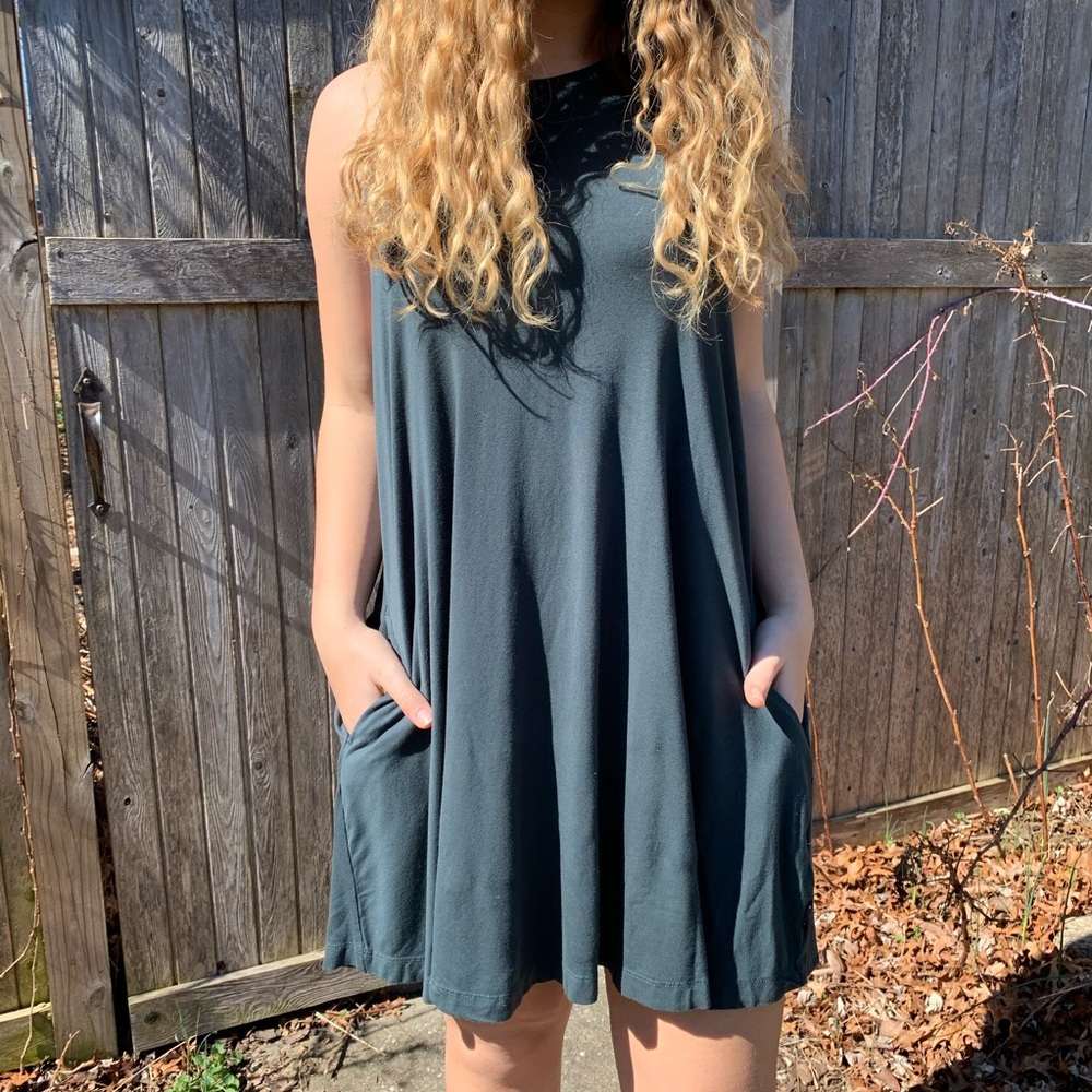 Teal loose fitting dress with pockets!